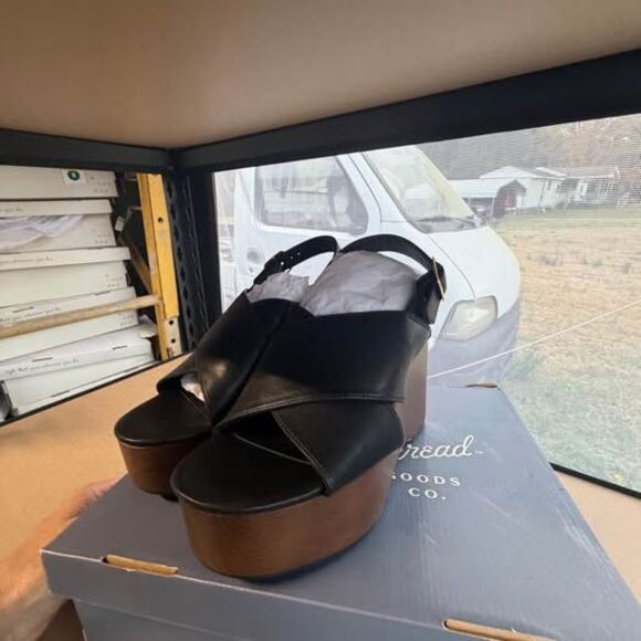 Universal Thread Black Platform Wedge Sandals Size 6 - Picture 4 of 7